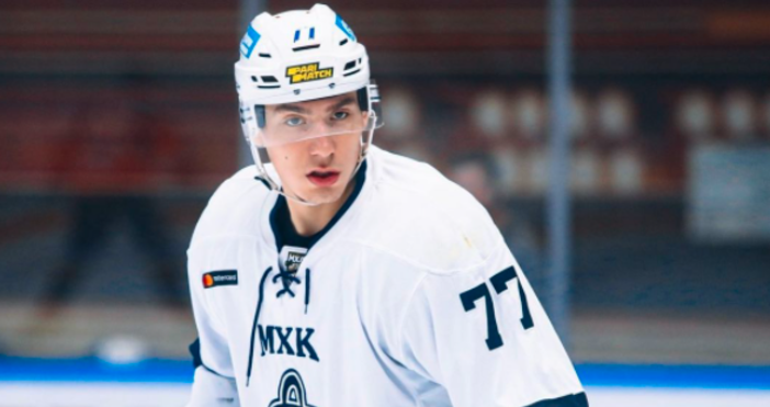 19 годишният Тимур Файзутдинов капитан на младежкия хокеен отбор на Динамо Санкт Петербург