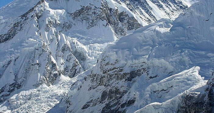 снимка  Photo by Pavel Novak УикипедияПиковият сезон за изкачване на Еверест