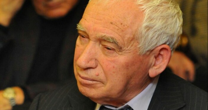 Снимка Булфото архивКръщават площад в София на първия демократично избран