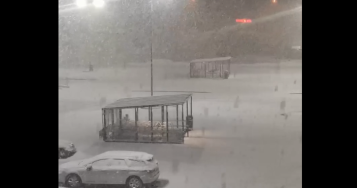 кадър Годжи фейсбукОбилен снеговалеж има във Враца в този момент