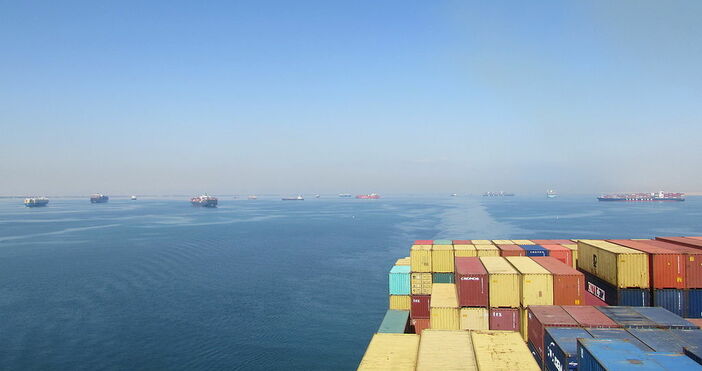 фото: , УикипедияВ момента 321 кораба чакат да преминат.Египет получи няколко