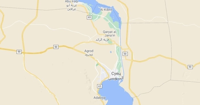Кадър Google Maps Има леко раздвижване в Суецкия канал Влекачите