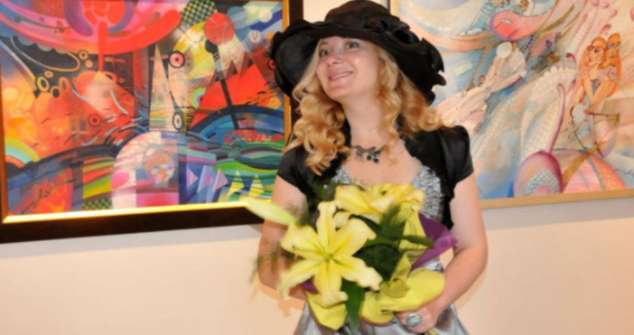 Снимка Фейсбук Димитър Николов кмет на БургасПриятелки на 36 годишната художничка Лора