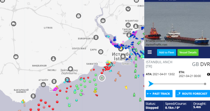 Кадър 90 метров товарен кораб под панамски флаг аварира на Босфора