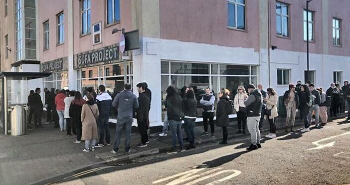 Снимка: БулфотоСериозна избирателна активност се забелязва във Великобритания. Стотици българи чакат
