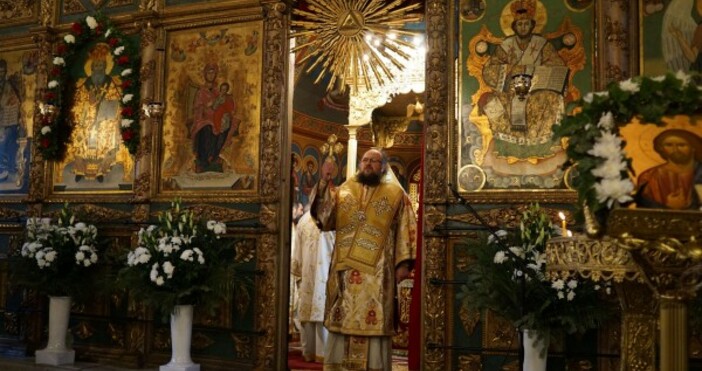 Снимка Булфото архив В храмовете са осигурени дезинфектанти В град