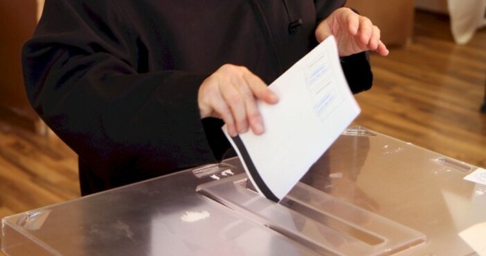 снимка БулфотоВотът с машините се оказа предизвикателството в изборния ден