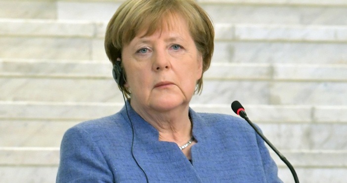 Колаж БулфотоАнгела Меркел отправи ясно послание към Владимир Путин  Канцлерът на Германия призова