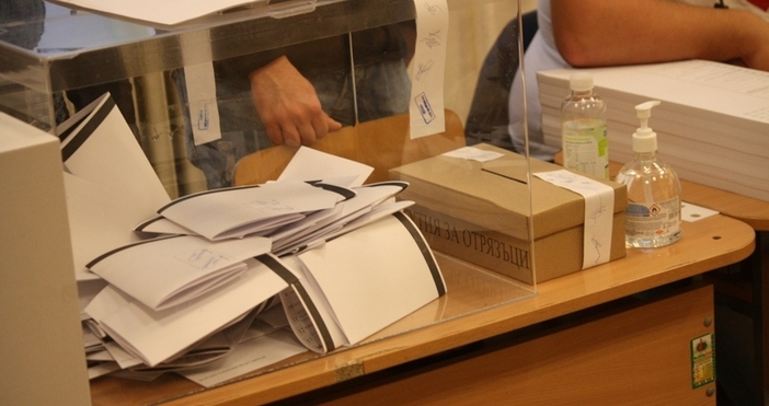 снимка Петел Централната избирателна комисия прие с решение разпределението на мандатите