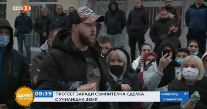 Кадър: БНТДесетки жители на варненското село Константинова излязоха на протест