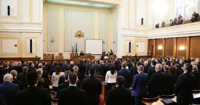Снимка БулфотоУтрешното заседание на парламента отново ще е в старата