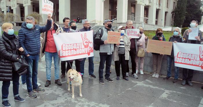 Снимка: БулфотоРуски граждани в Бургас протестираха с искане за адекватни