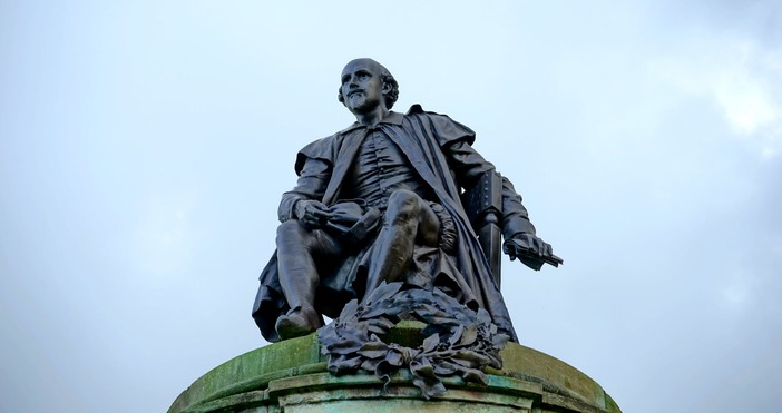 фото  pexels comУилям Шекспир е роден през 1564 година в Стратфорд на