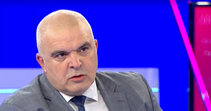 Кадър БНТМаноил Манев изрази мнение за Мая Манолова и комисията
