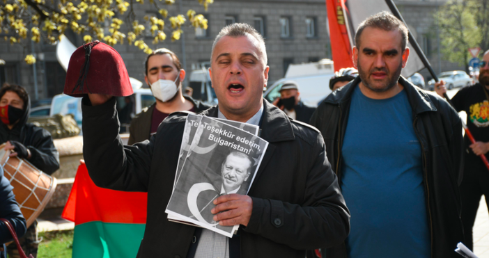 снимки БулфотоВМРО спретна протест пред сградата на Народното събрание заради готвените