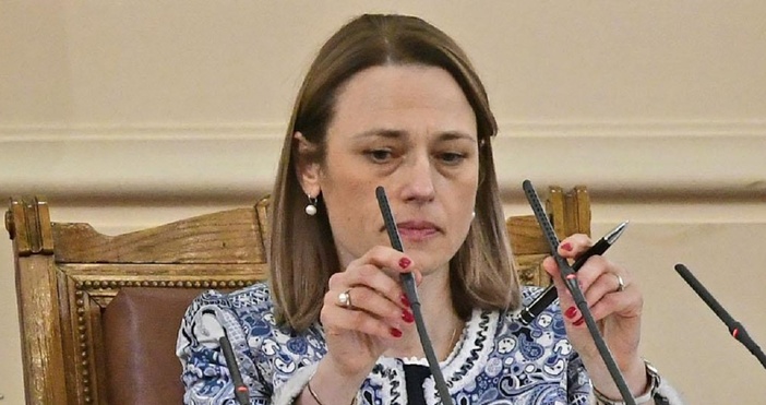 БулфотоБурно се развиват събитията в Народното събрание  Ива Митева свиква извънредно