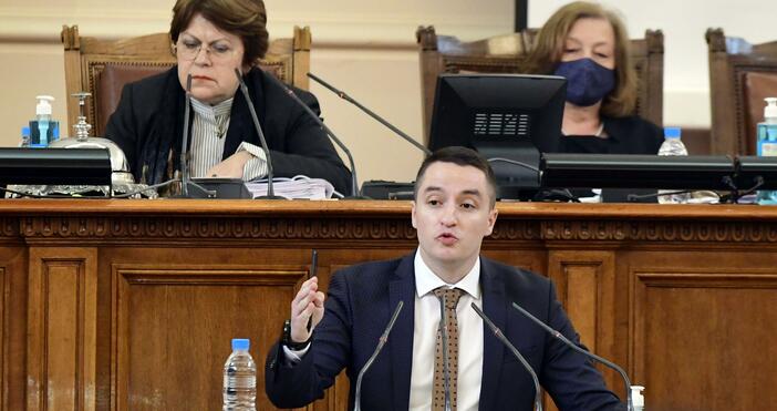 Снимка: БулфотоЛюбопитно изказване направи депутатът от БСП Явор Божанков. На Временната