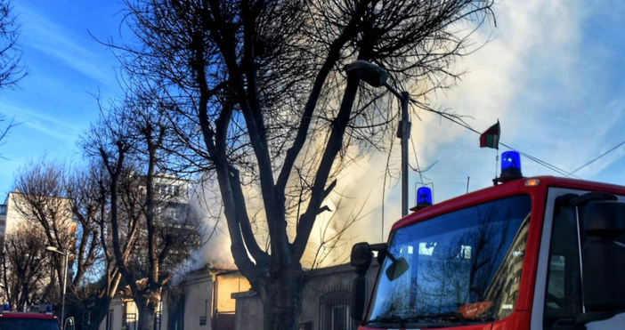 Снимка Булфото архивПожар пламна в столичен квартал Голям пожар обхвана три