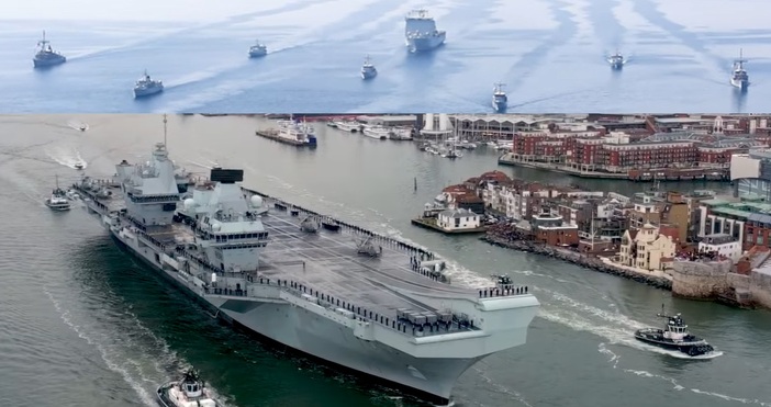 Кадър Кралския флот на ВеликобританияНевиждана и нетипична демонстрация на военна