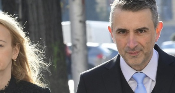 кадър БулфотоЛистите си Има такъв народ ще ги реди наново