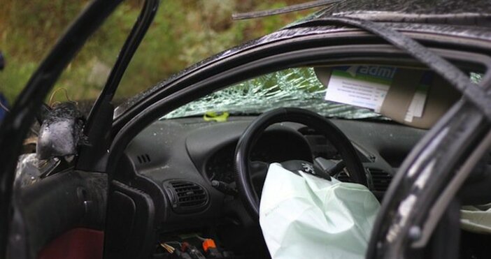 Булфото архивВременно е ограничено движението в участъка между разклона за