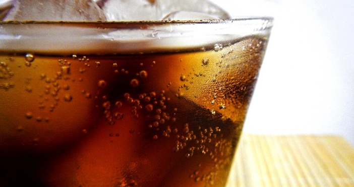 фото: pixabay.comФармацевтът Джон Пембъртън започва да продава напитката Кока-Кола като лекарство
