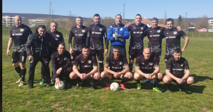 Снимка ФК ТополиВетераните на Тополи станаха областен първенец по футбол