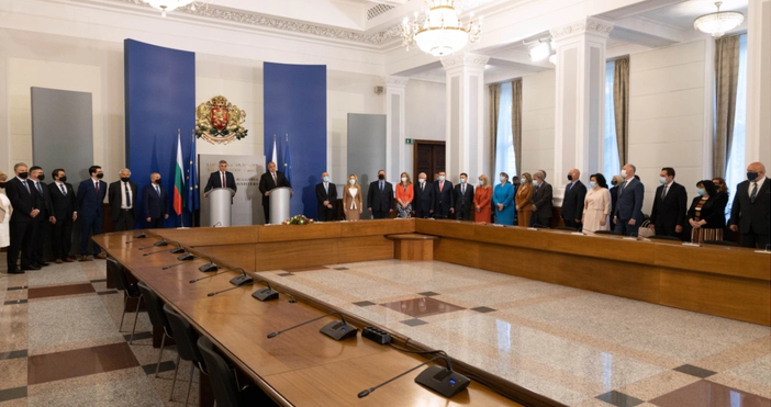 Снимка БулфотоСлед като бяха представени на България министрите от служебния