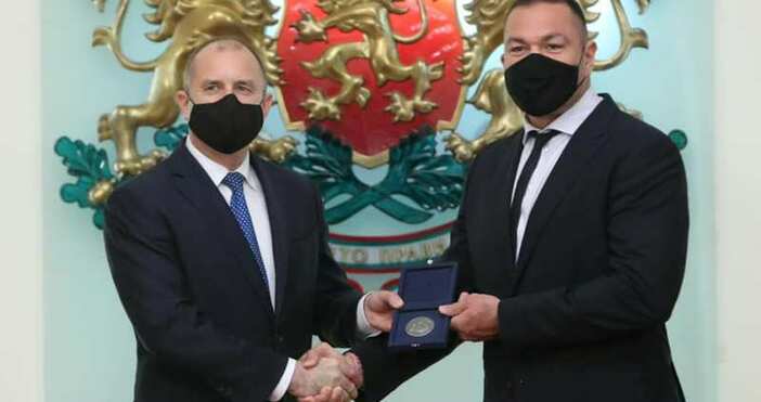 снимка Фейсбук Българският боксьор Кубрат Пулев е удостоен с Почетен знак