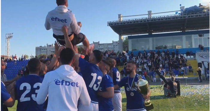 Снимка и видео Фейсбук ФК Спартак ВарнаКадри от радостта на футболистите