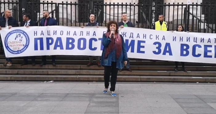 Редактор Виолета Николаеваe mail  Веси Танчева от БОЕЦ излезе да говори на протеста