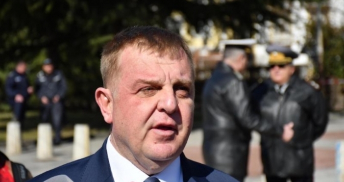 Каракачанов публично отрече че Петър Харалампиев е член на ВМРО Лидерът на ВМРО