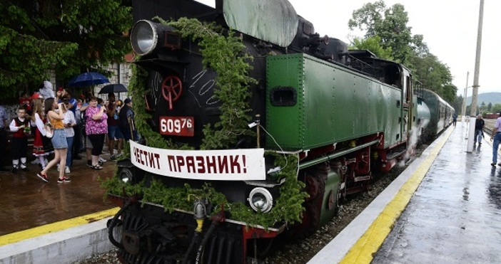 БулфотоРетро влак пристигна на гара Велинград във връзка с честването