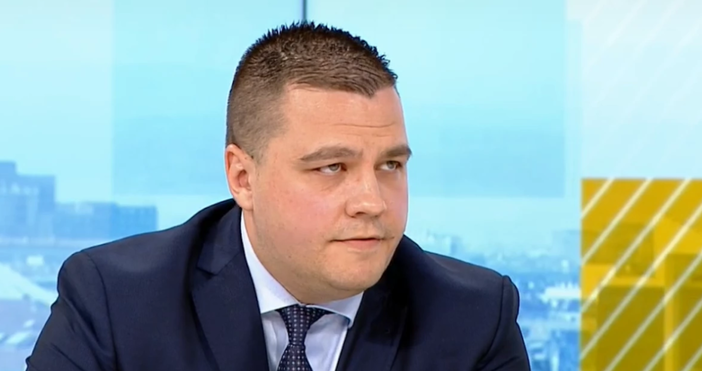 Кадър БНТЕдин от популярните членове на партията на Слави Трифонов обясни
