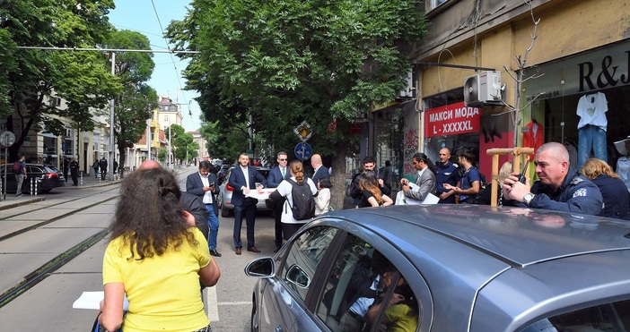 Снимки БулфотоНови протести срещу главния прокурор започнаха вчера. След палатковия
