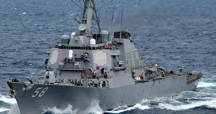 Редактор: Виолета Николаеваe-mail: Снимка U.S. Navy Разрушителят USS Laboon се насочва към Черно море,
