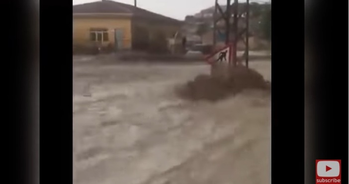 Кадър Youtube Реки преляха, а много къщи бяха наводнени в резултат