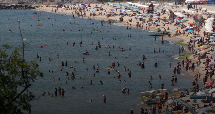 Снимка БулфотоЖълт код за горещо време е обявен в 12 области