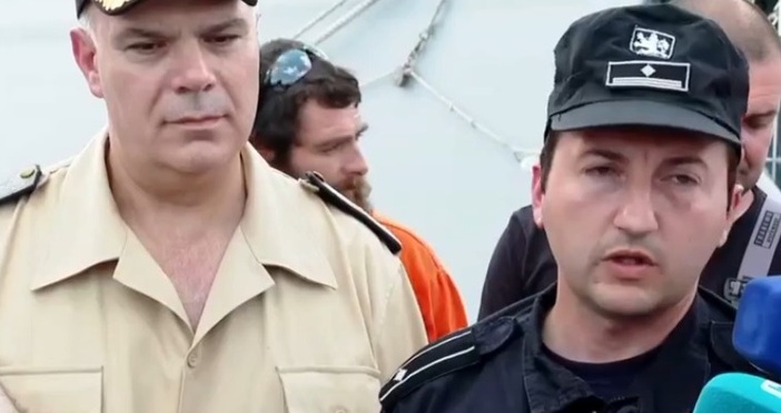 кадър bTV Редактор  Черната кутия на падналия в морето край Шабла