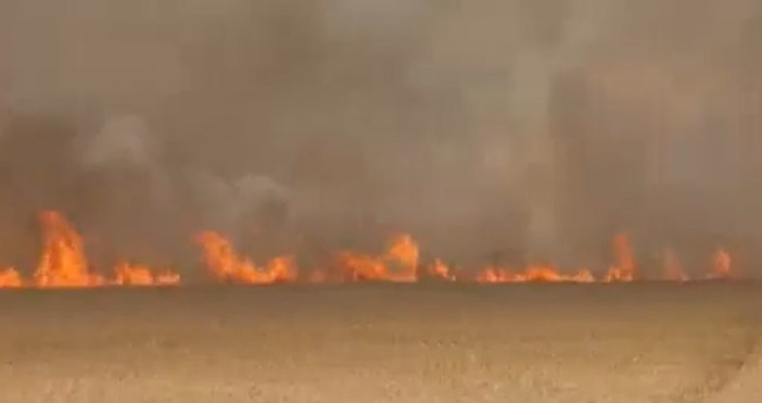 Кадър Нова твОгнени езици ближат магистрала Тракия а гъст дим