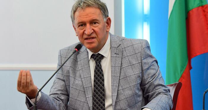 Снимка: БулфотоЗдравният министър в служебното правителство д-р Стойчо Кацаров се