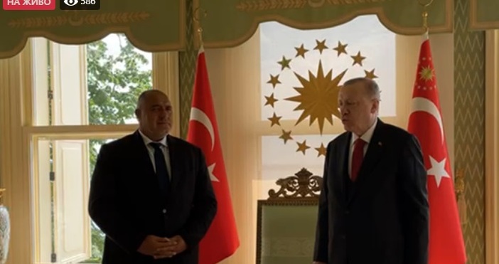 Кадър Б БорисовБойко Борисов изненадващо се появи с турския президент