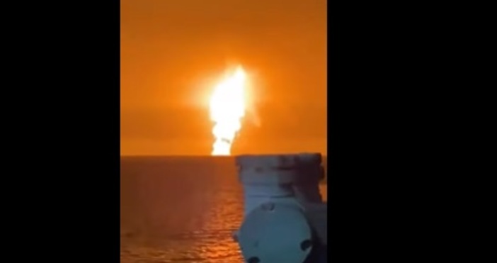 Кадър moshebaba  Голям взрив край пристанище в Каспийско море, но още не