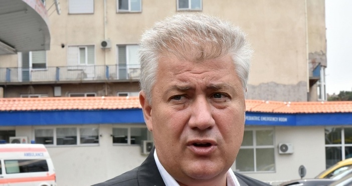 Снимка: Булфото Проф. Балтов обяви, че ще съди за клевета министър