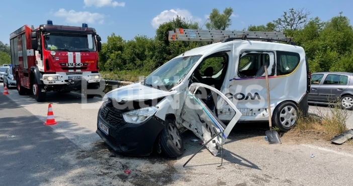 Снимка bulnews bgПореден тежък инцидент на пътя в България  Зверска катастрофа със служебна