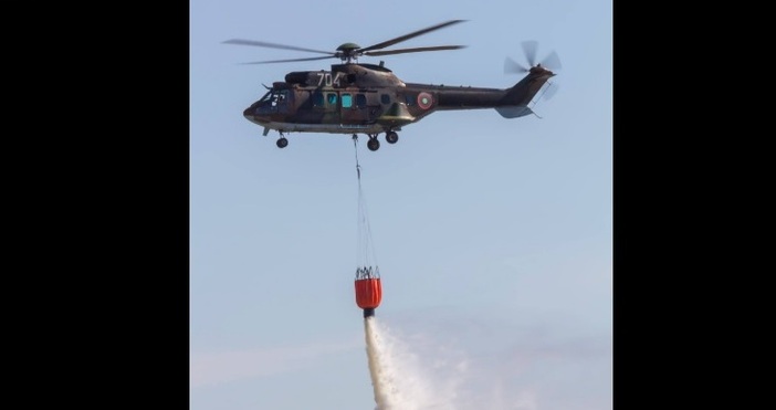 снимка: Фейсбук/ Вертолет AS 532 AL Cougar разпръсна 150 тона вода