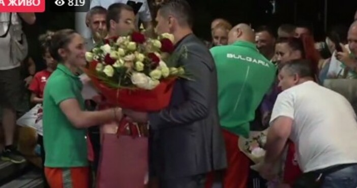 кадър и виде Нова тв фейсбукИвет бе посрещната от спортния