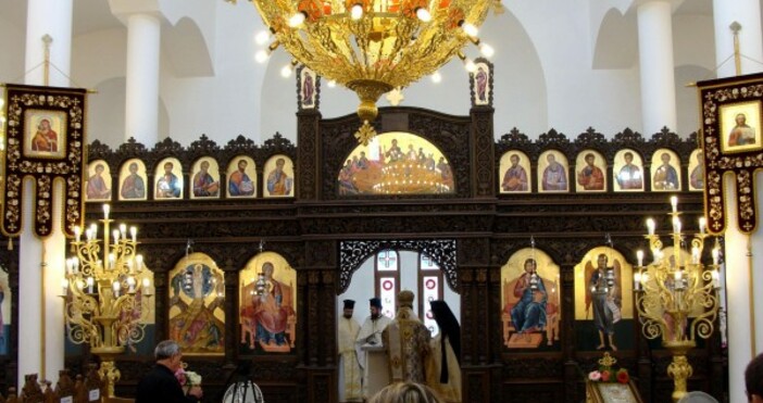 Снимка Булфото архивПравославната църква почита днес празника Преображение Господне като