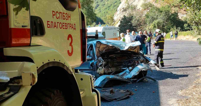 снимки БулфотоКатастрофа край Кресненското дефиле взе две жертви Водачът на лекия