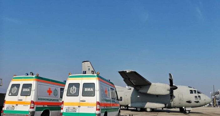 Снимка ВМАБългарски военни участвав животоспасяваща акция Военни от 16 а авиационна транспортна група